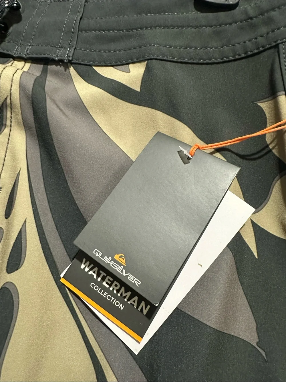 NWT Quiksilver Men’s Waterman Amphibian Tropical Camo Board Shorts Size 28